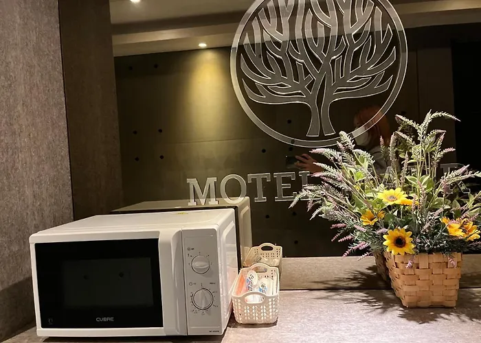 Marr Motel *
